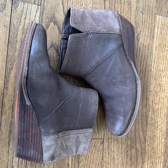 Emu size 8.5 brown leather wedge boots - Picture 3 of 9